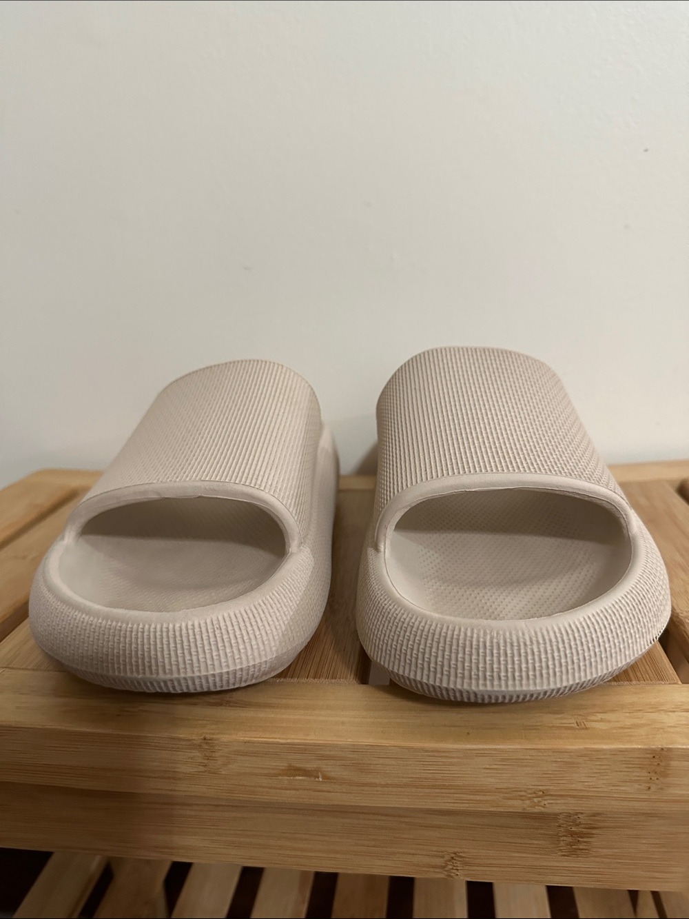 Cushionaire Feather Cloud Neutral Beige Slides - Picture 4 of 6